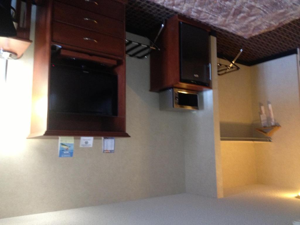 Ramada By Wyndham Yorkton Hotel Room photo