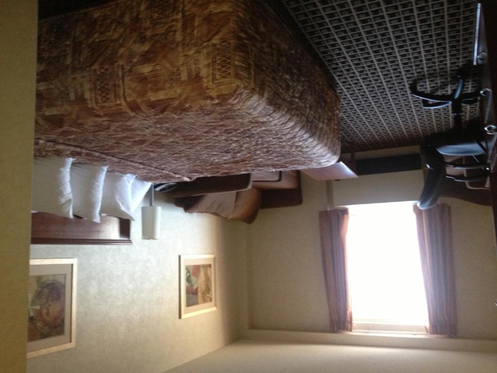 Ramada By Wyndham Yorkton Hotel Room photo