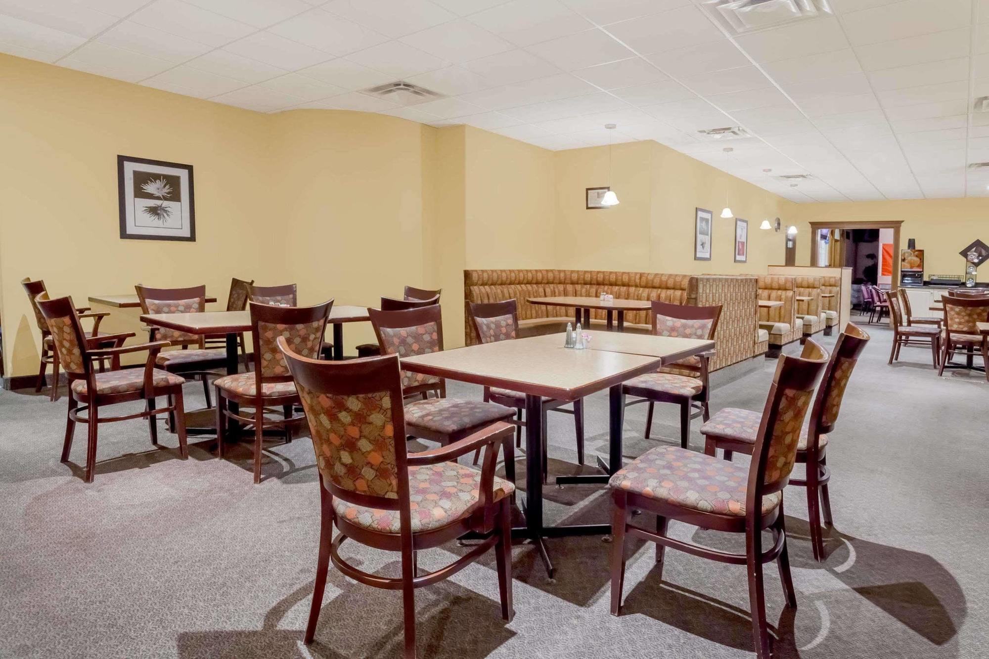 Ramada By Wyndham Yorkton Hotel Exterior photo