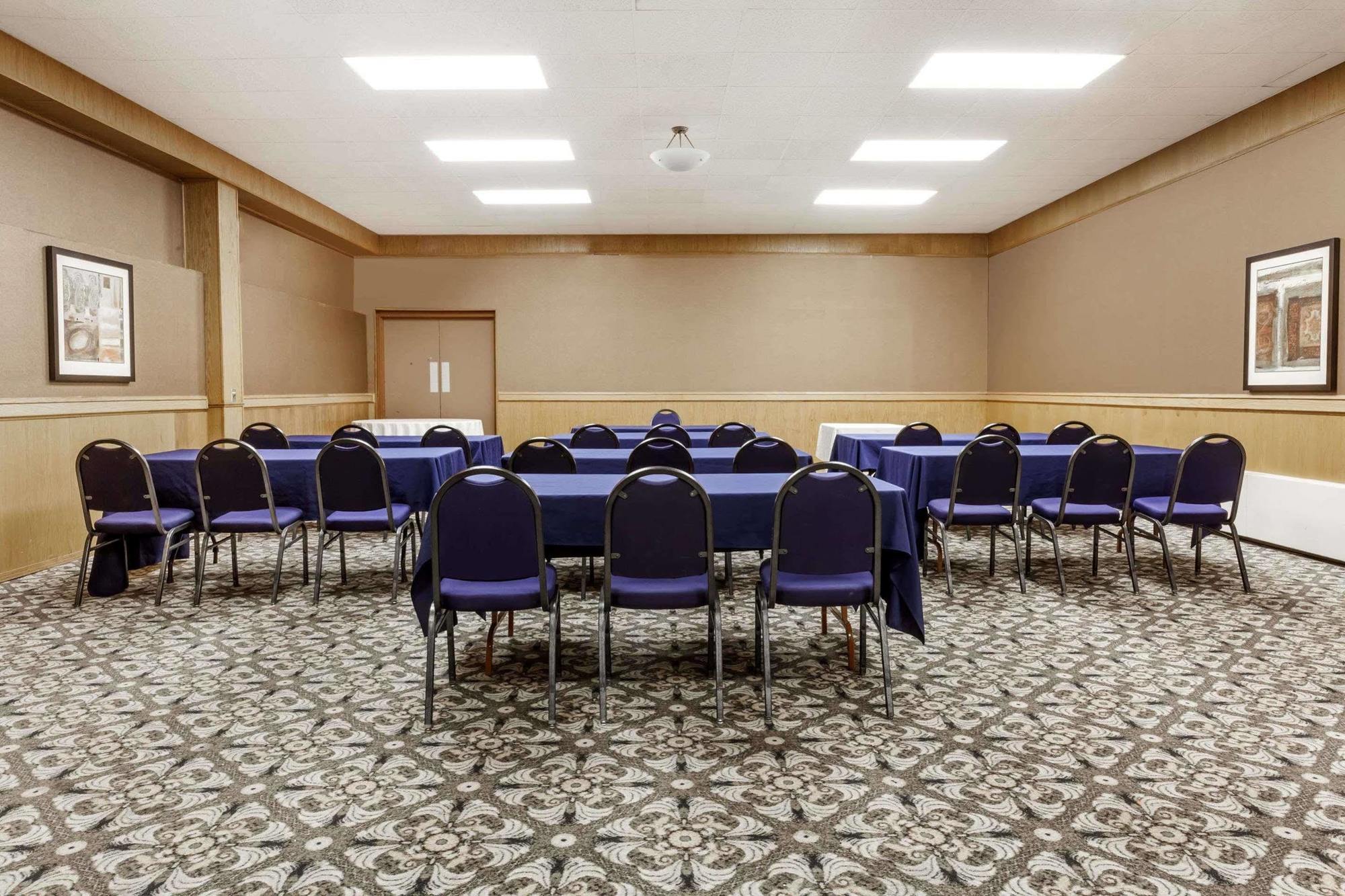 Ramada By Wyndham Yorkton Hotel Exterior photo